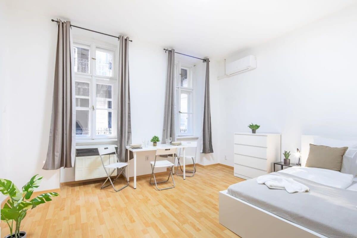 Very Central Convenient Flat บูดาเปสต์ ภายนอก รูปภาพ